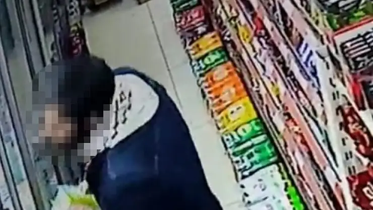 Çaldığı Ürünleri Göğsüne Sakladı