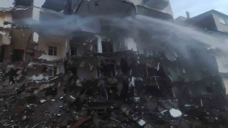 Binanın 7. katı ayakta kaldı