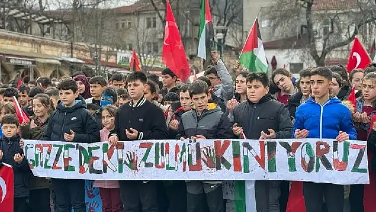 Orta okul öğrencileri Filistin için yürüdü