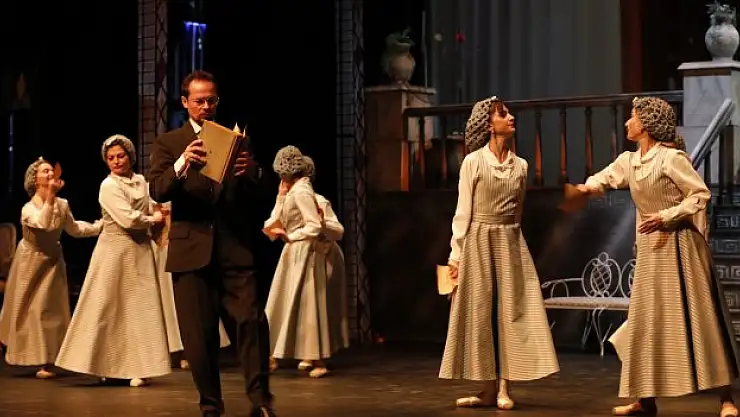 'Çalıkuşu' tekrar sahneleyecek