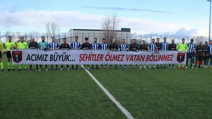 Futbolcular şehitleri unutmadı