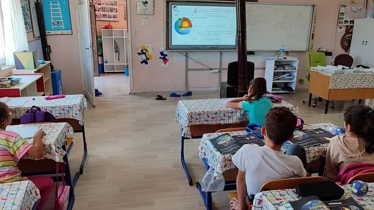 Okullardan etkileşimli tahta desteği