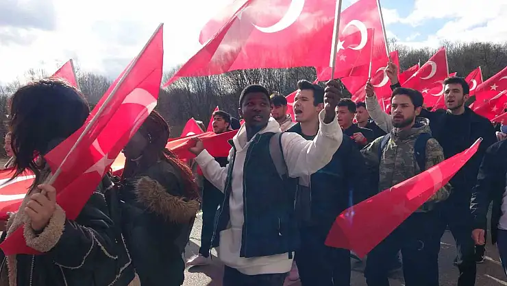 12 kahraman asker için yürüdüler