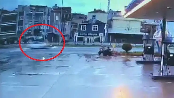 Bisikletlinin öldüğü kaza kameraya yansıdı