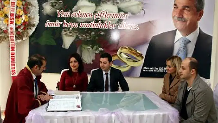 Çiftler 11.11.11'de Evlenmek İçin Yarıştılar