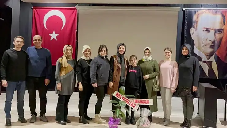 12 yaşında ilk piyano konserini verdi