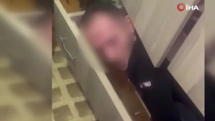 Çekmeceye Saklandı