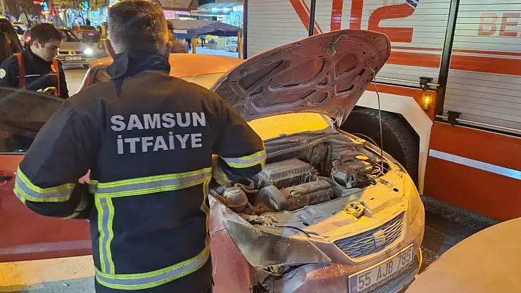 Seyir halindeki otomobil yandı