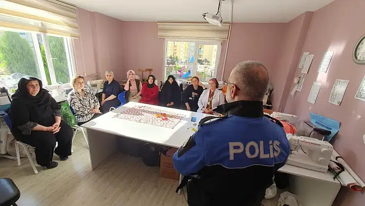 Samsun polisi vatandaşları bilgilendirdi