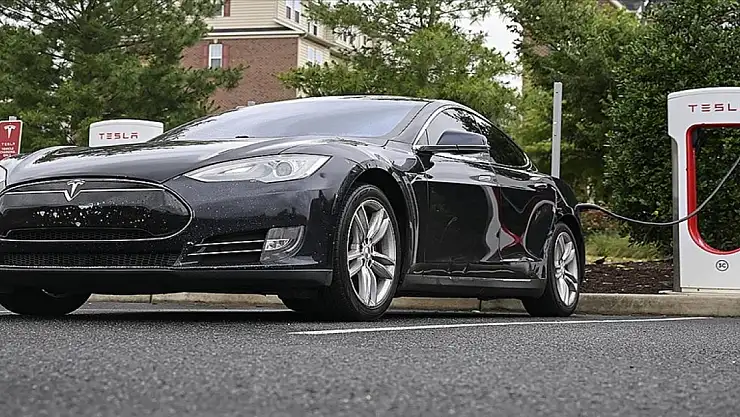 TESLA 1,6 MİLYON ARACINI GERİ ÇAĞIRDI