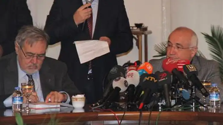 Çiçek, kitap tanıtımına katıldı