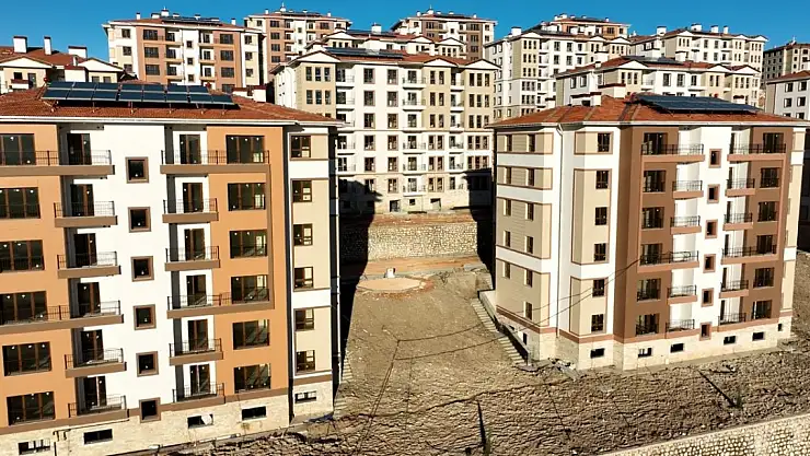 Konutların sağlamlığı depremzedelerin beğenisini topladı