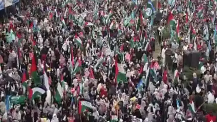 On binlerce kişi tek yürek