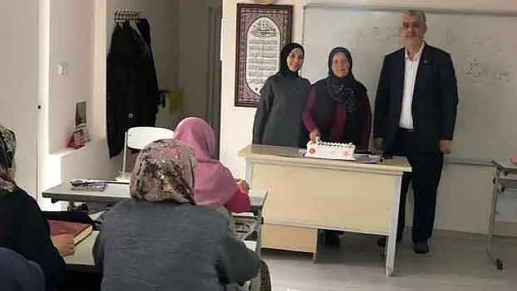 73 yaşında Kur'an-ı Kerim okumayı öğrendi