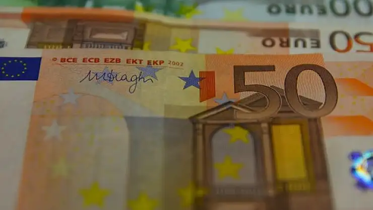 Kosova'da nakit ödeme işlemlerinde sadece avro kullanılacak