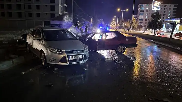 Alkollü sürücü otomobile çarptı