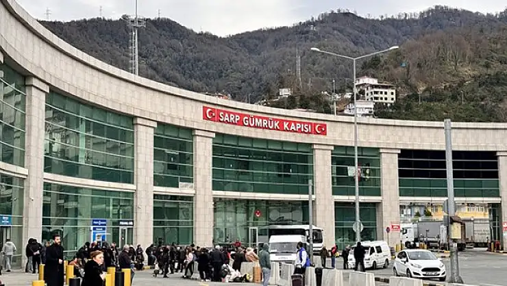 Sarp Sınır Kapısı'ndan 2023'te 6 milyonu aşkın yolcu geçişi oldu