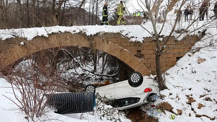Otomobil köprüden uçtu