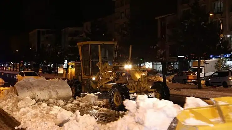 Kar temizleme çalışmaları devam ediyor