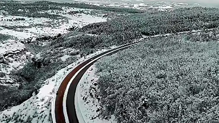 Karla kaplanan orman havadan görüntülendi