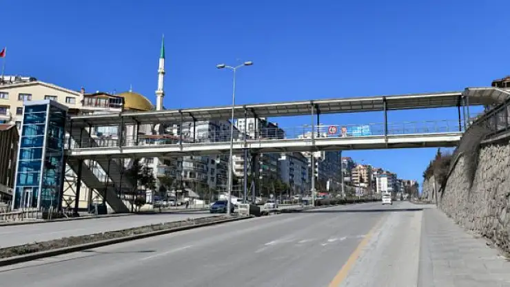 Modern yaya üst geçitleri