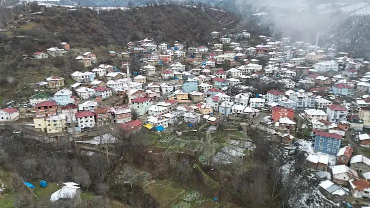 Minaresi düşen cami tamamen yıkıldı