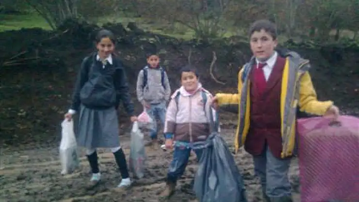 Ordubaşı yağmur nedeni ile çamura mahkûm olmuş