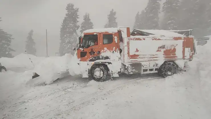 KARAYOLUNA ÇIĞ DÜŞTÜ