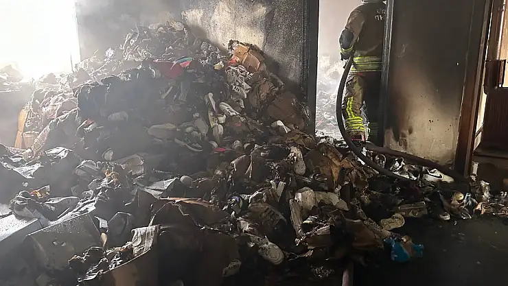 2 KATLI EVDE ÇIKAN YANGIN SÖNDÜRÜLDÜ