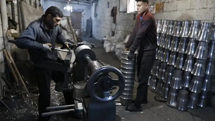 Metal mutfak eşyası ayağa kalkıyor