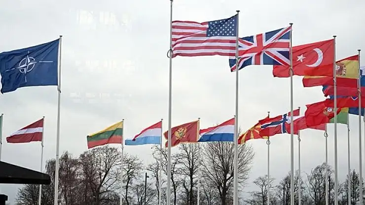 Türkiye NATO Şemsiyesi Altında