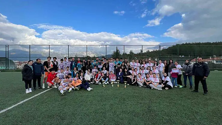 Hokey Müsabakası düzenlendi