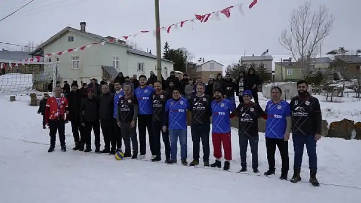 Bu köyde 31 yıldır kar voleybolu oynanıyor