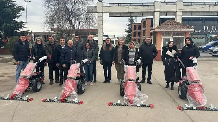 Özel tasarlanmış biçim makinesi çiftçilere verildi