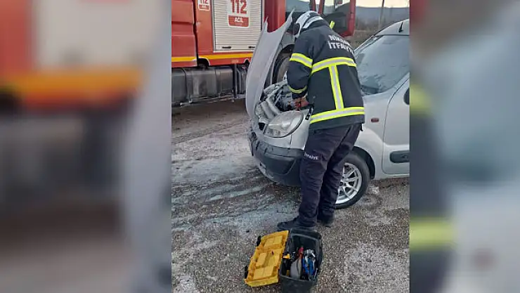 OTOMOBİLDE ÇIKAN YANGIN HASARA YOL AÇTI