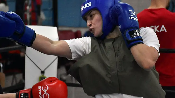 MİLLİ BOKSÖR KAÇIRDIĞI ALTIN MADALYAYI GERİ İSTİYOR