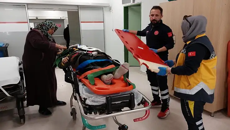 MOTOSİKLET YAYAYA ÇARPTI