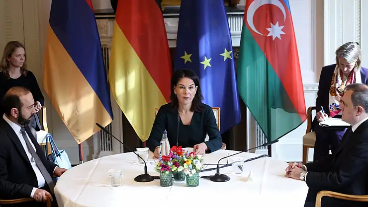 Üçlü Görüşme Berlin'de Başladı