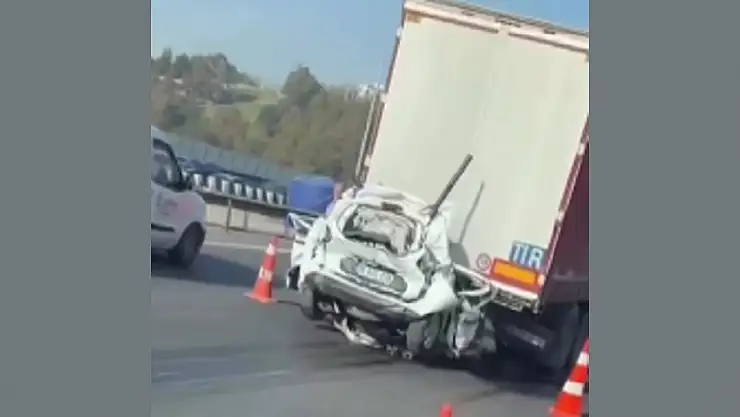 Feci kaza Kağıt gibi ezildi