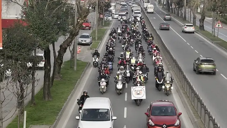 Motosikletli kuryeler trafik kazalarına dikkati çekti