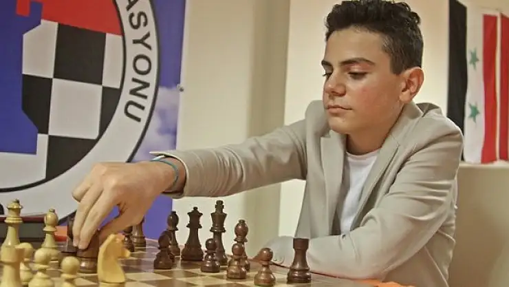 Satrançta Türkiye'nin en genç büyük ustası Ediz Gürel oldu