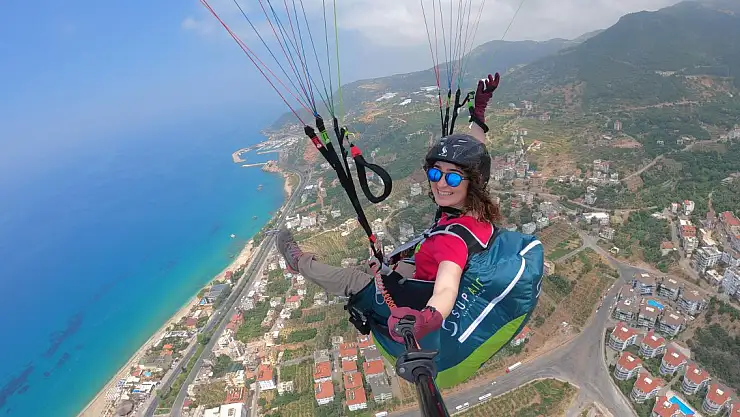 VALİ YARDIMCISININ HEDEFİ MİLLİ PARAŞÜTÇÜ OLMAK