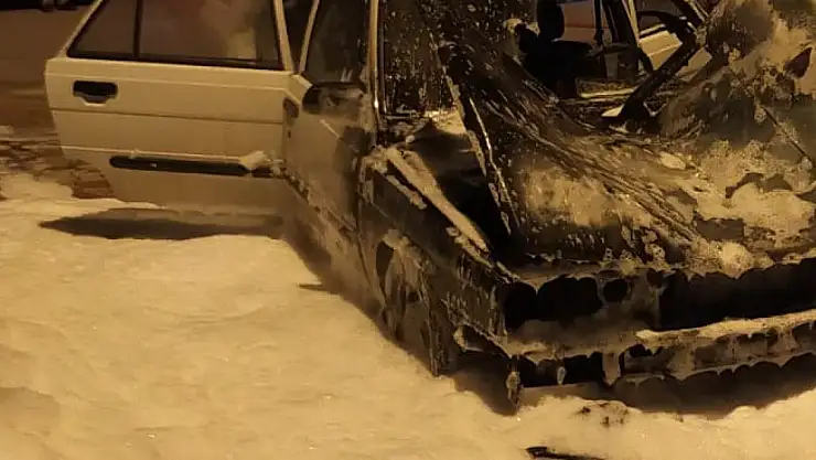 PARK HALİNDEKİ OTOMOBİL YANDI