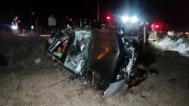 OTOMOBİL TARLAYA DEVRİLDİ