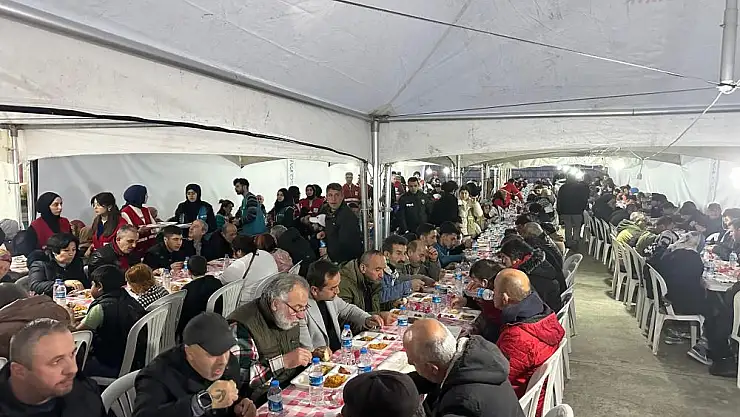 İFTAR ÇADIRI KUCAK AÇIYOR