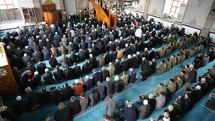 Ramazan'ın ilk cumasında  şehitler için mevlit