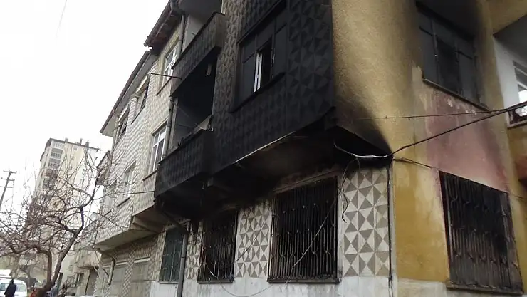 3 katlı binada yangın çıktı