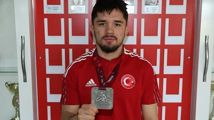 Milli güreşçi Karavuş'un yeni hedefi Paris 2024 Olimpiyatları