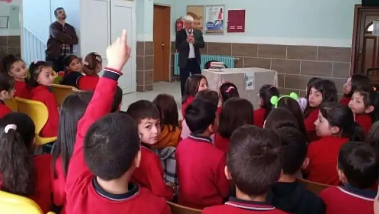 Mesut Güler, öğrencilerle buluştu