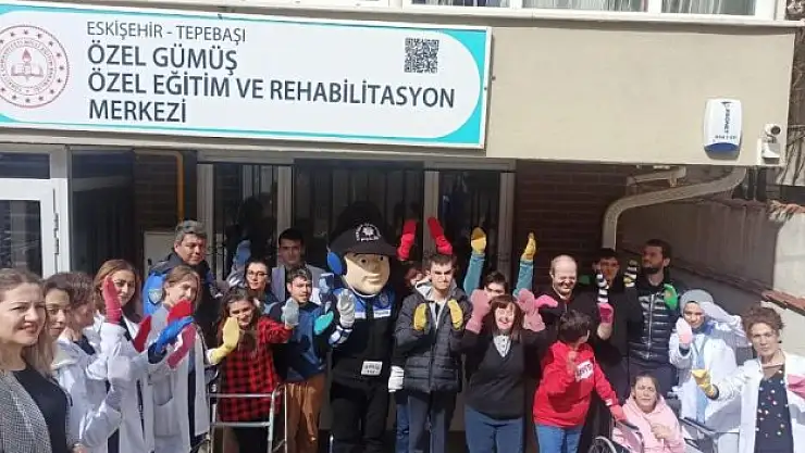 Polis ekiplerinden özel öğrencilere ziyaret